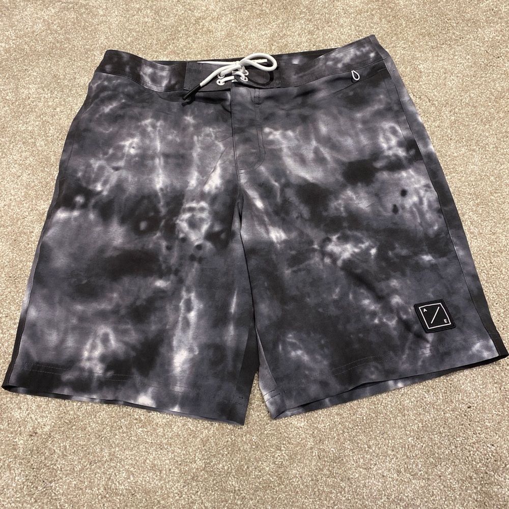 American Eagle Black‎ and White Tie Dye Board Shorts Size M